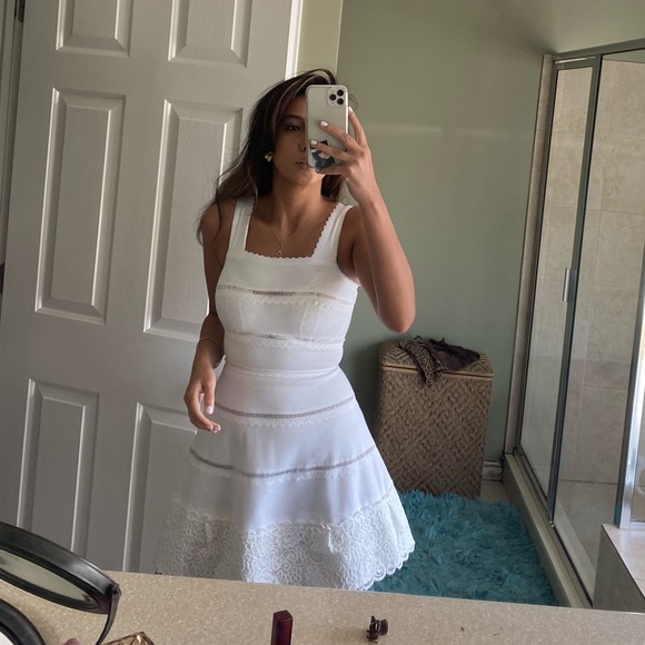 Sleeveless White Dress - Picture 1 of 2